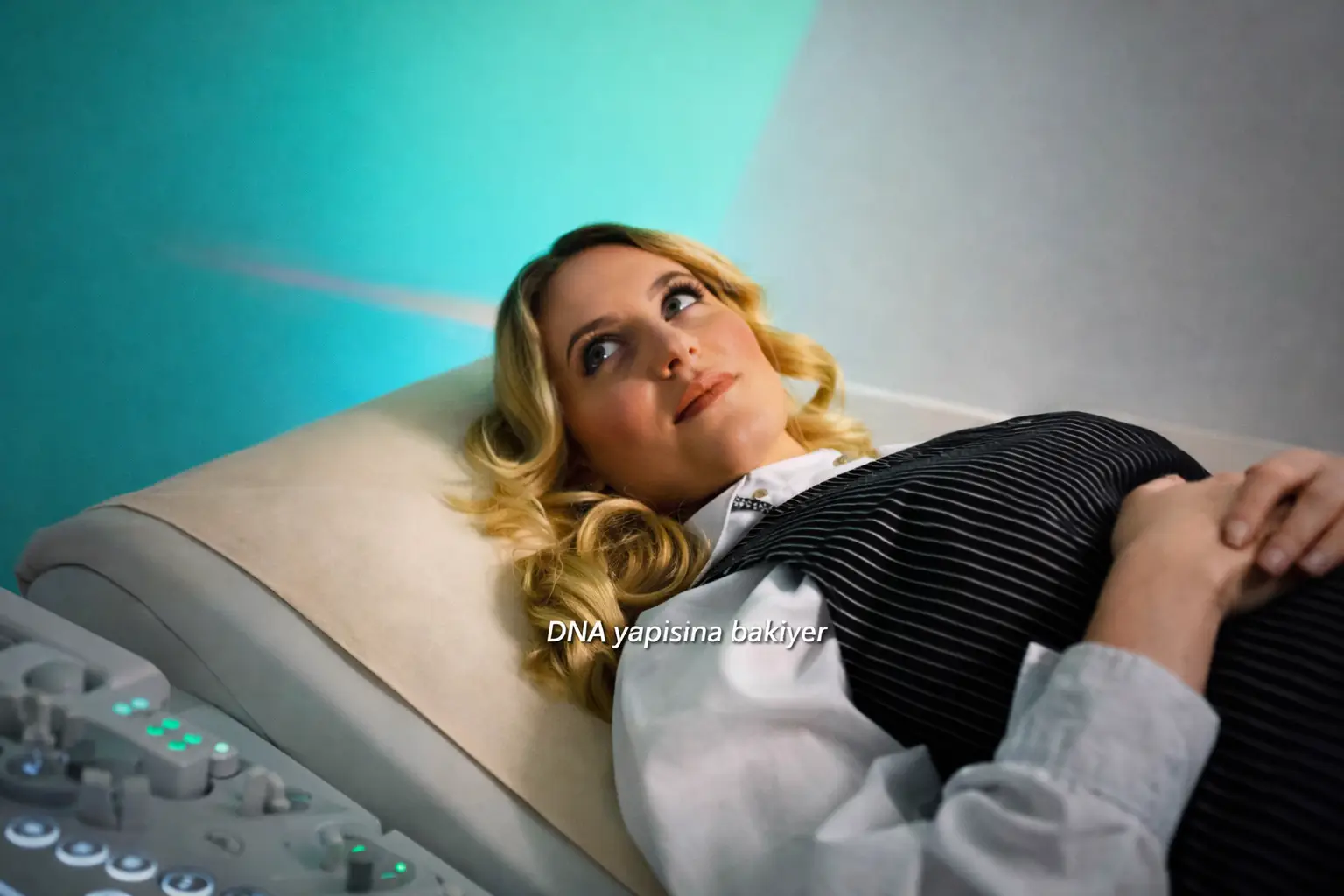DNA yapısına bakıyor_2026