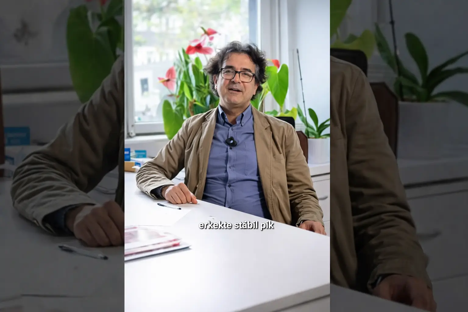 Ofiste konuşan adam_2026